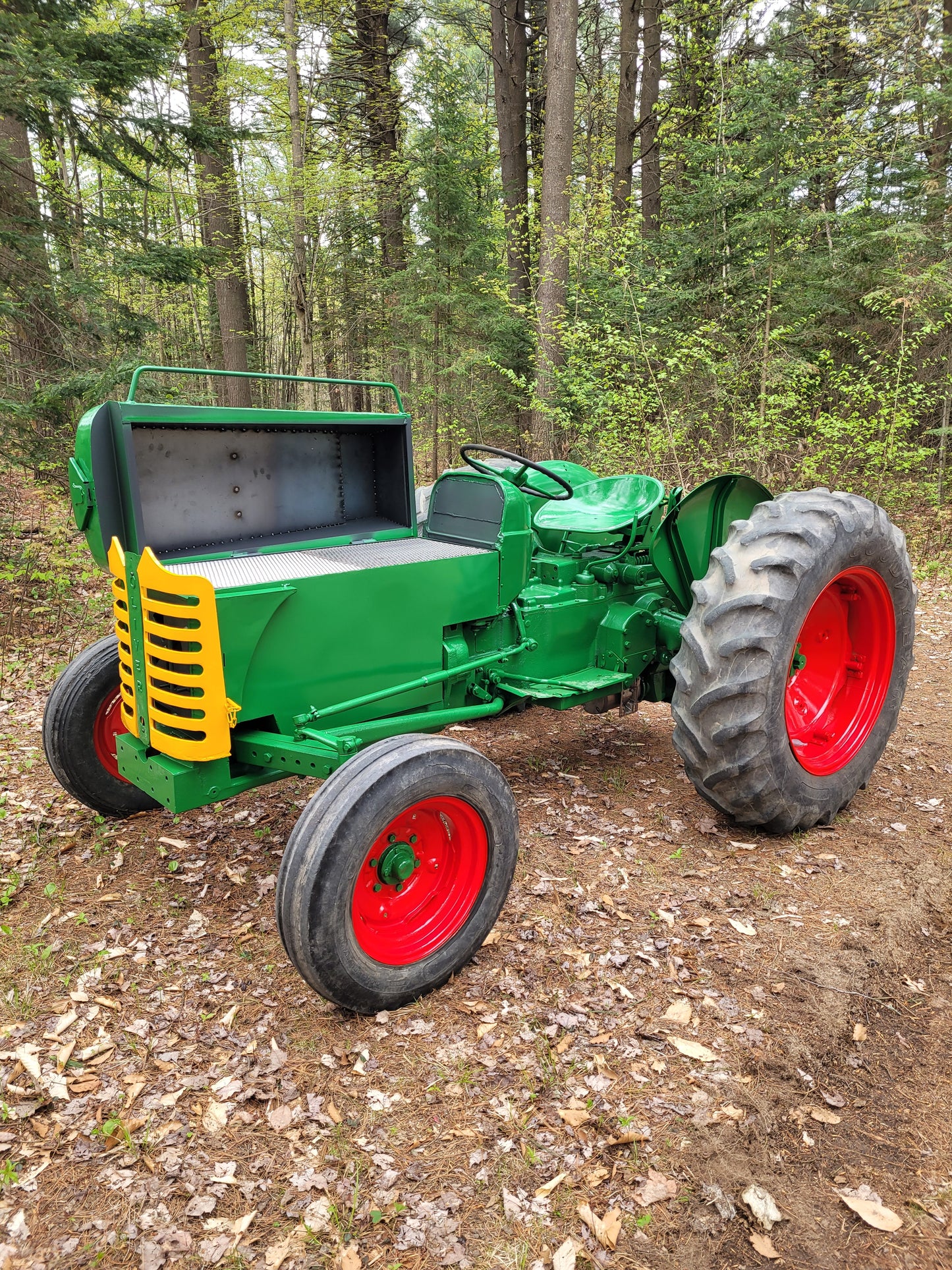 400015- TracteurBBQ Oliver Super 55